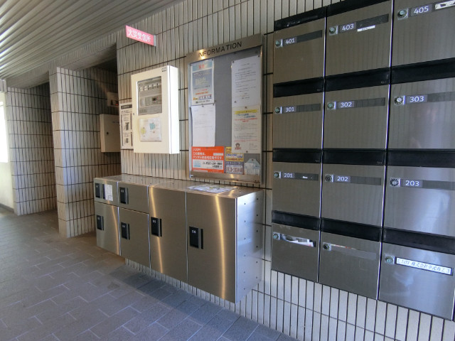 23/30 エントランス