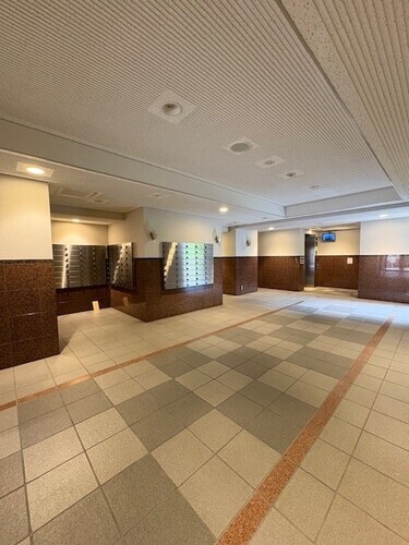 16/17 エントランス