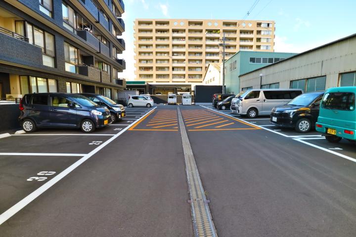 28/30 駐車場