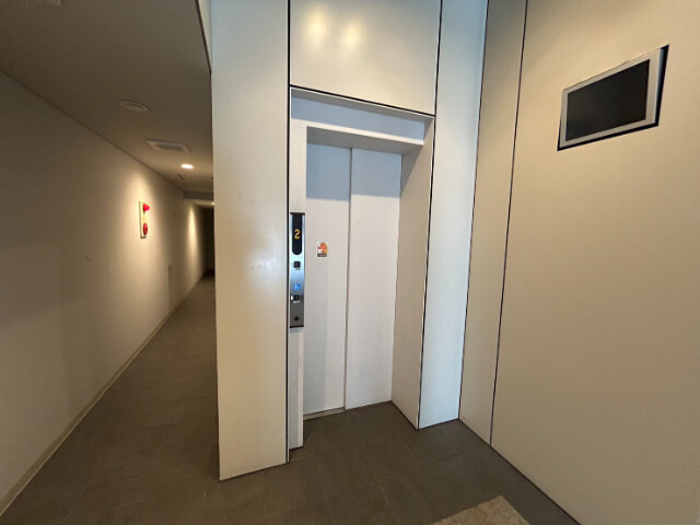 24/25 エントランス