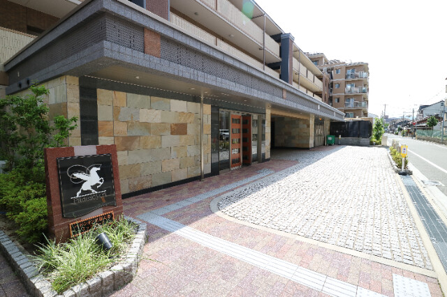 16/18 エントランス