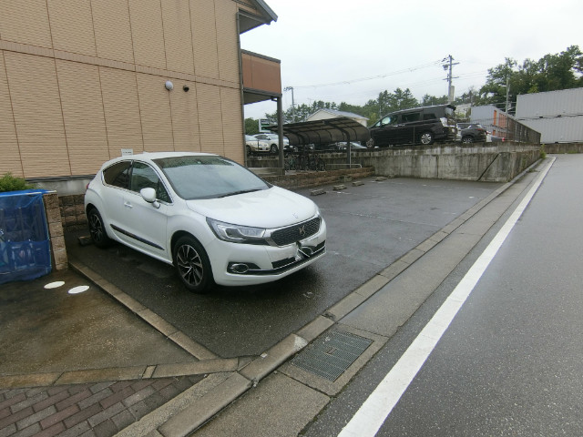 23/30 駐車場