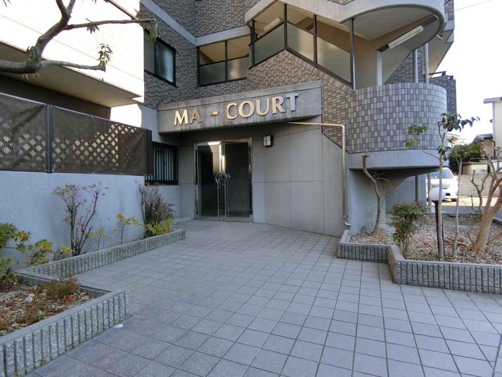 28/30 エントランス