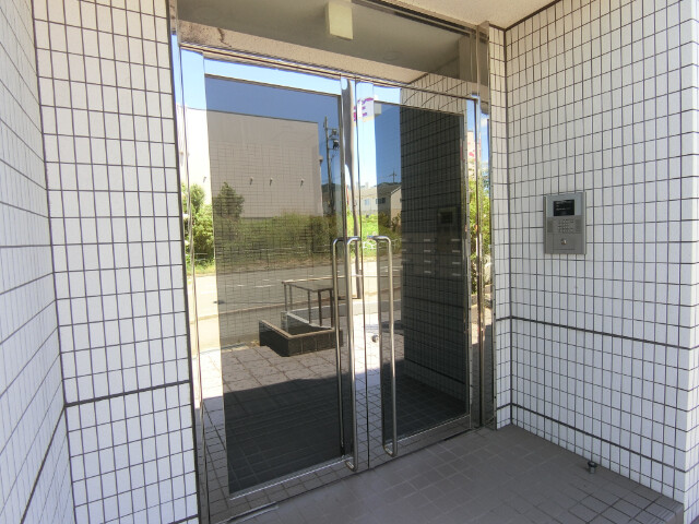 26/30 エントランス