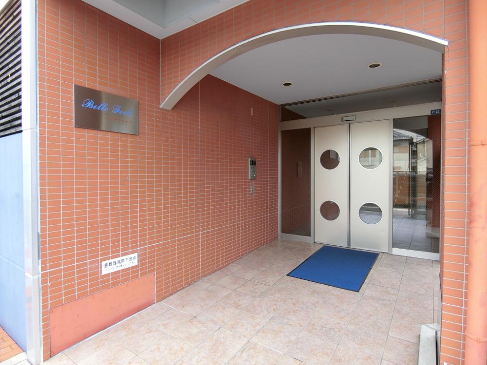 26/30 エントランス