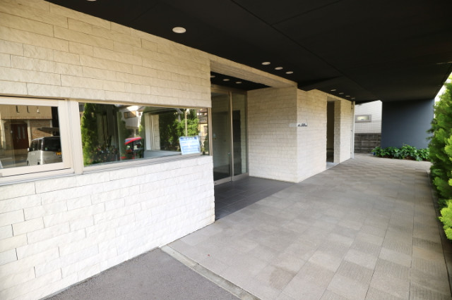 2/4 エントランス