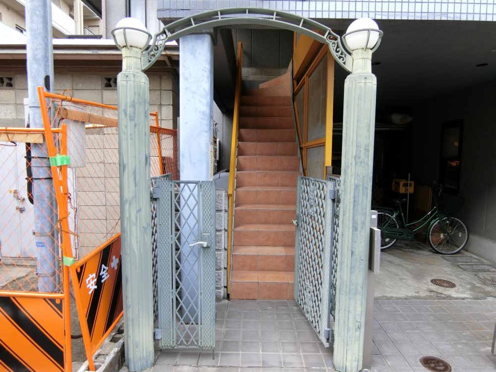 25/30 エントランス