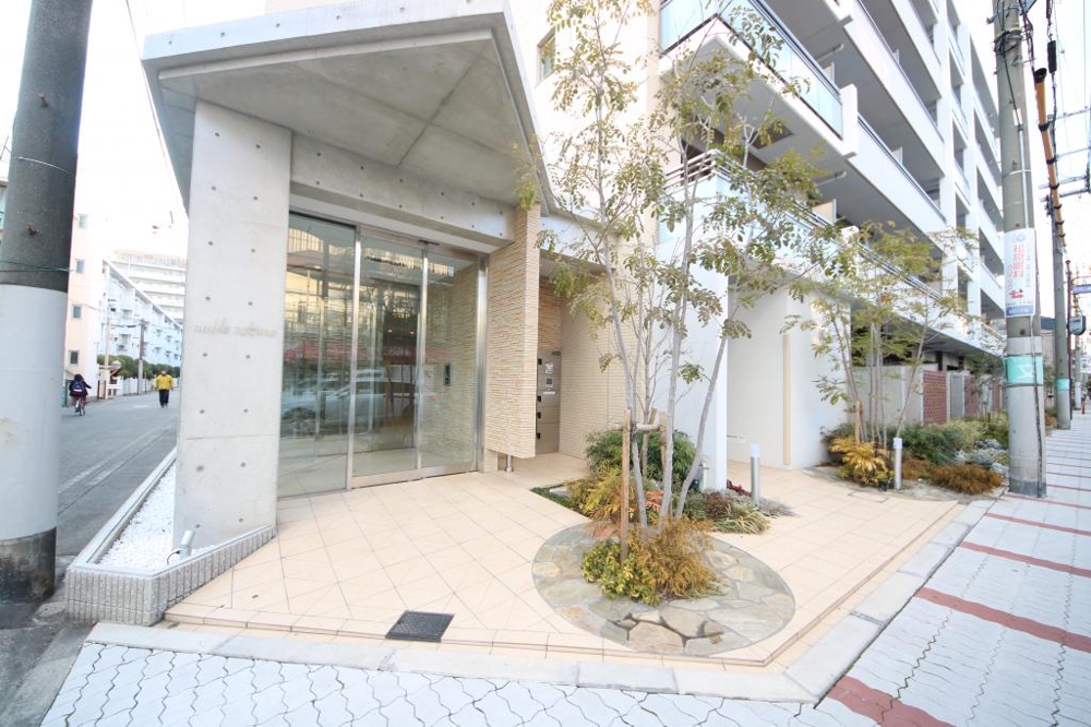 28/30 エントランス