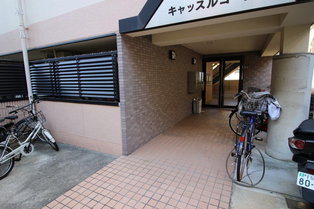 26/30 エントランス