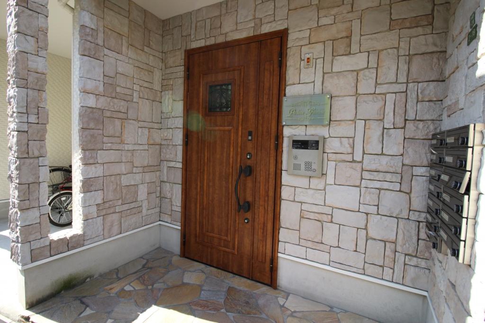 28/30 エントランス