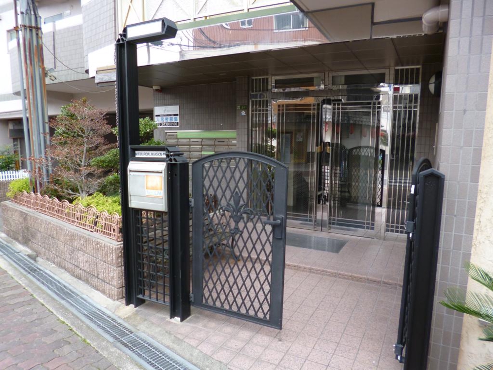 27/30 エントランス