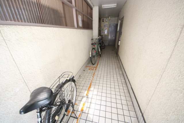 23/30 エントランス