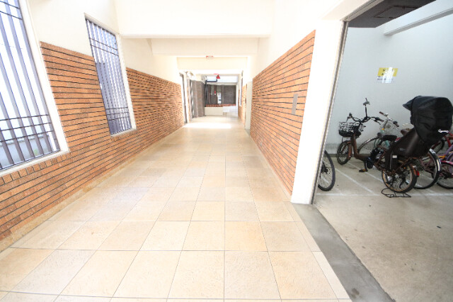 27/30 エントランス