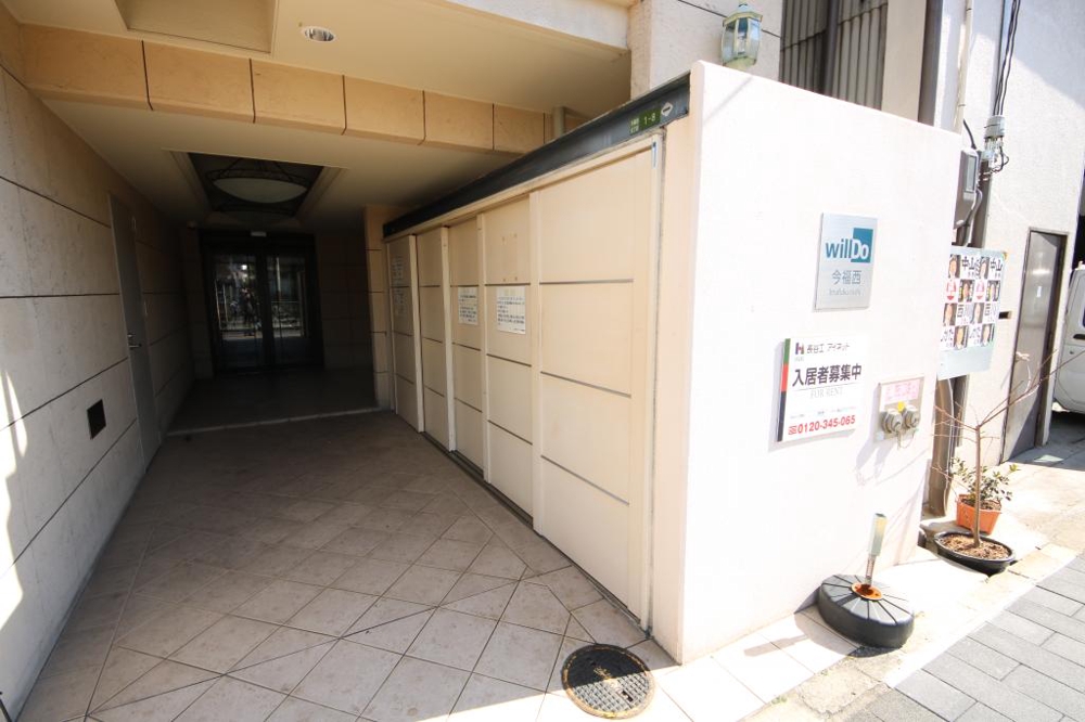 28/30 エントランス