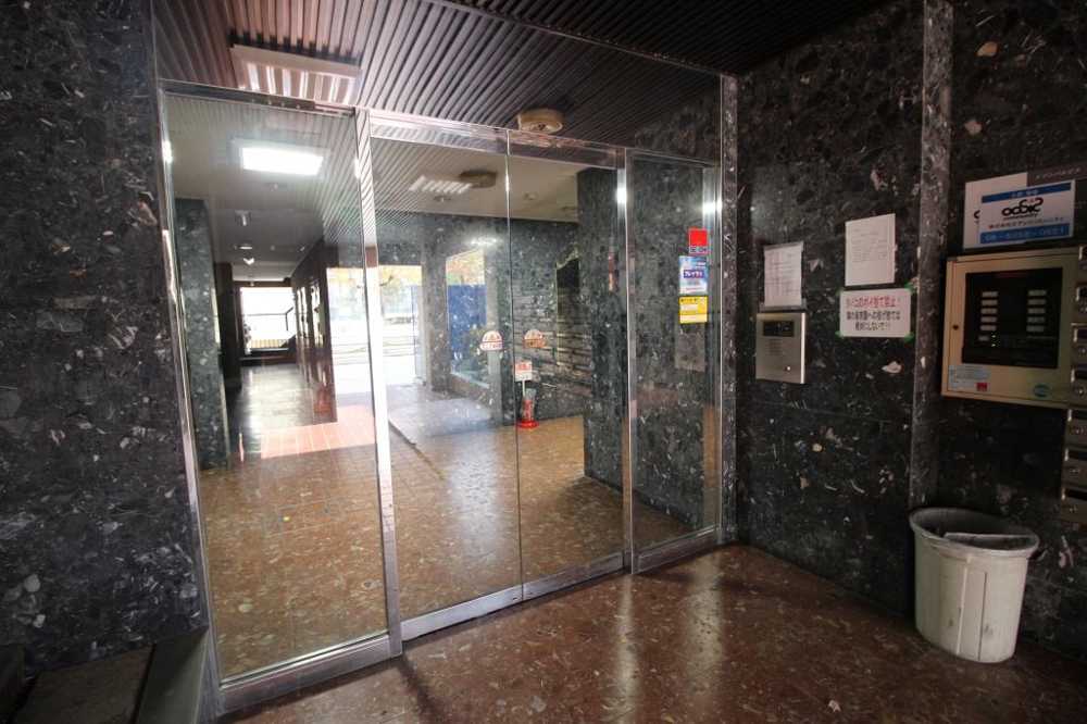 2/4 エントランス