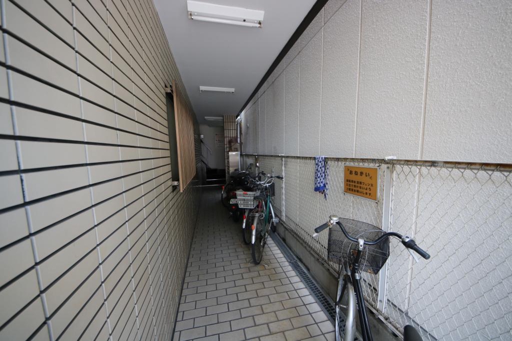 27/30 エントランス