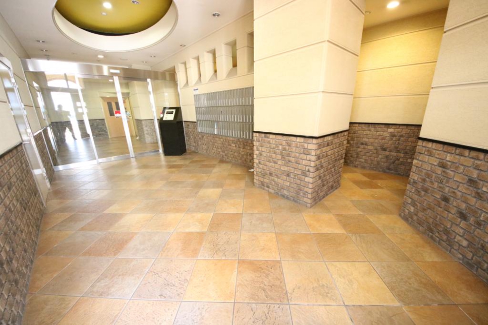 28/30 エントランス