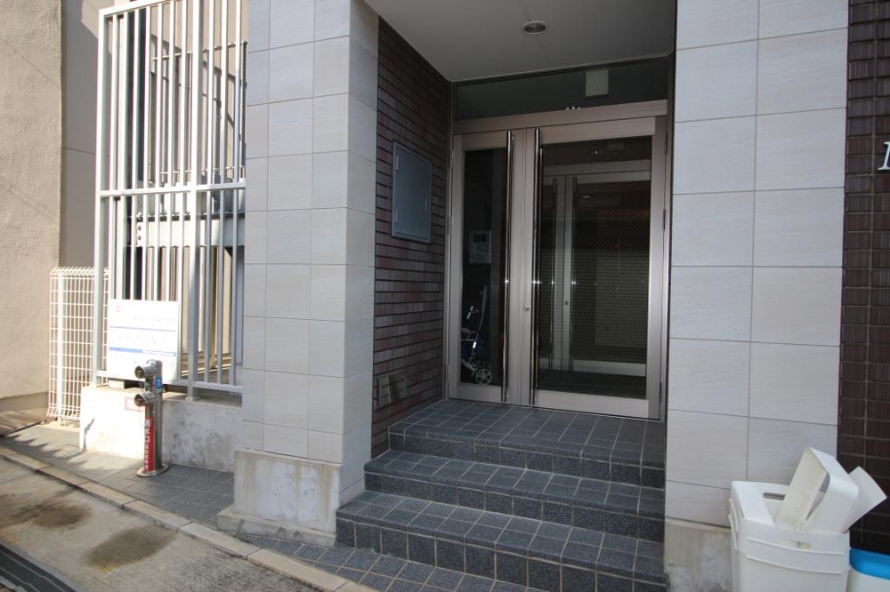 28/30 エントランス