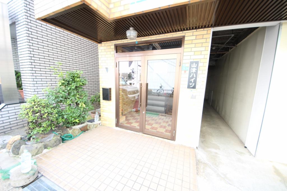 25/30 エントランス