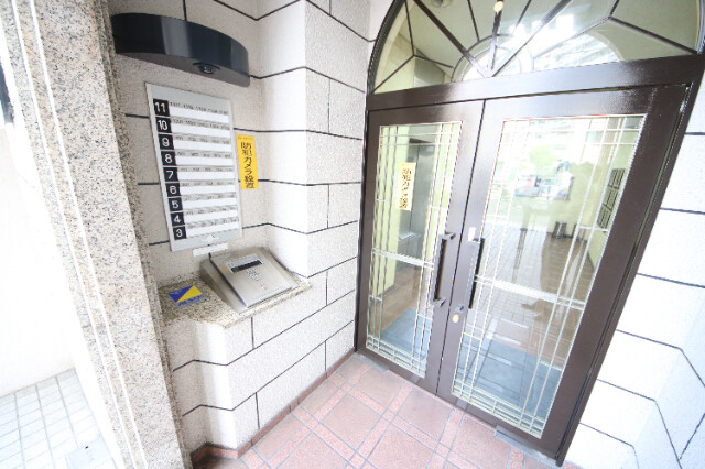 27/30 エントランス