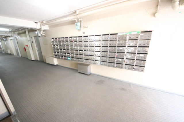 27/30 エントランス