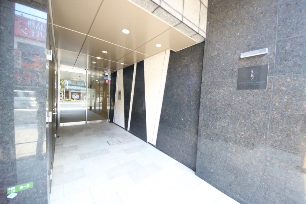 28/30 エントランス