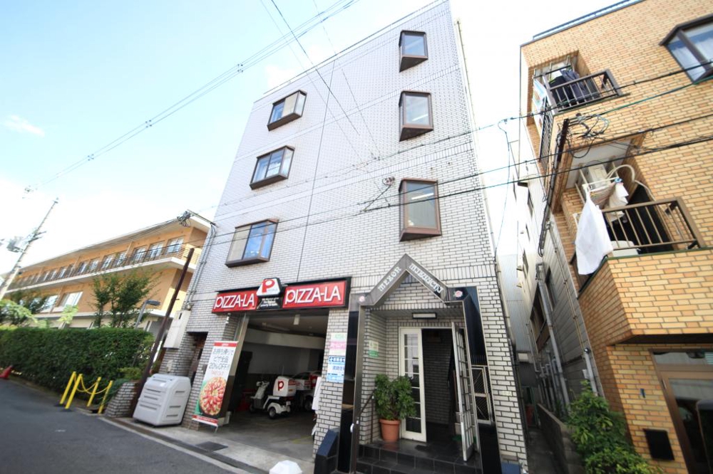 24/30 エントランス