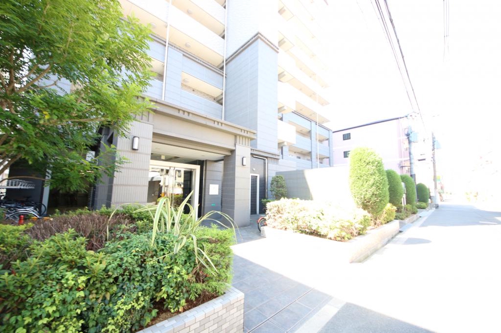 28/30 エントランス