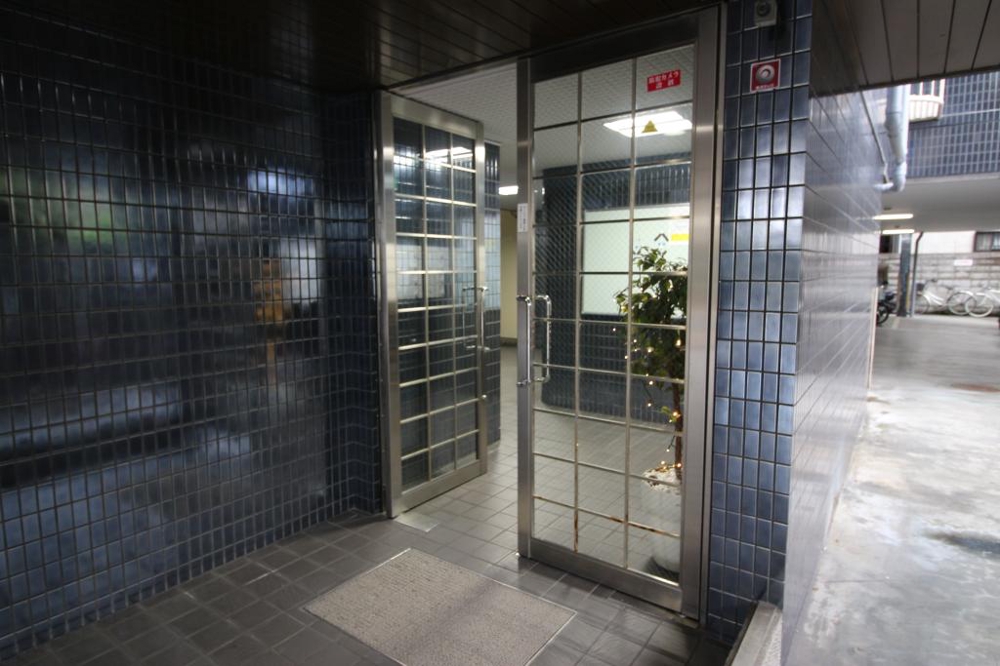 26/30 エントランス