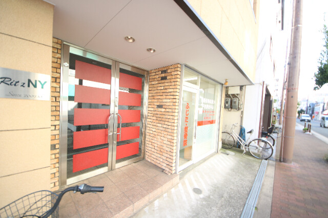 28/30 エントランス