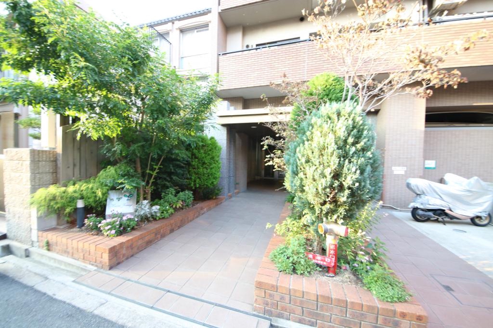 28/30 エントランス