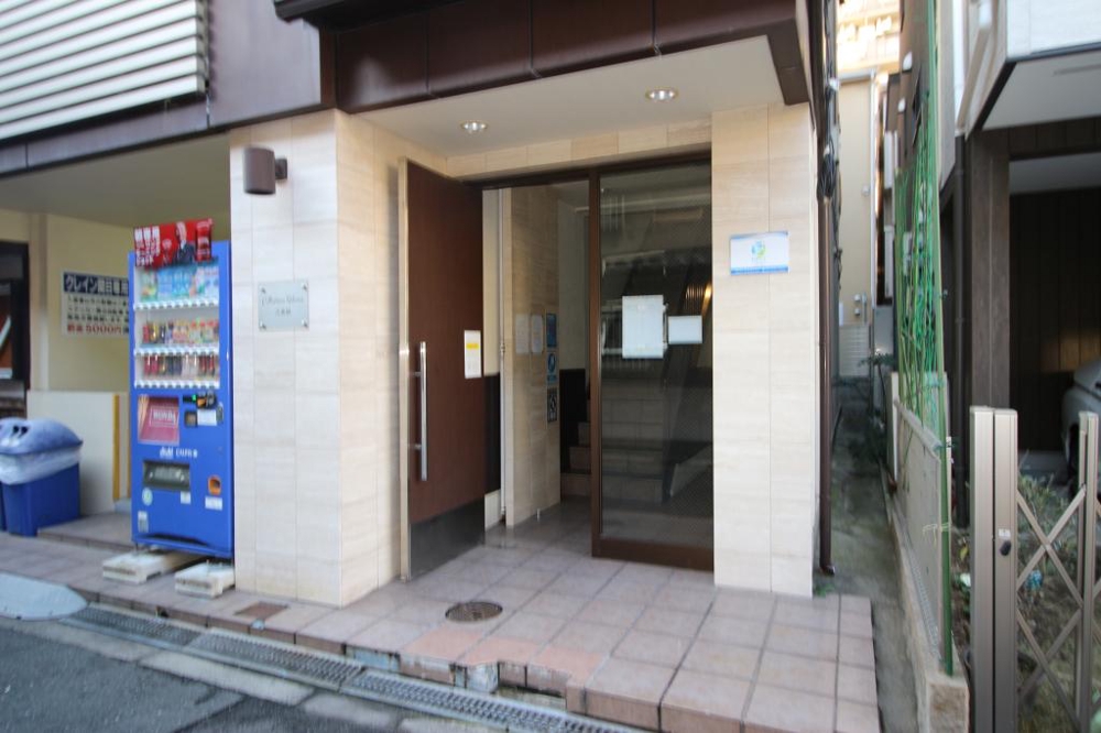 28/30 エントランス