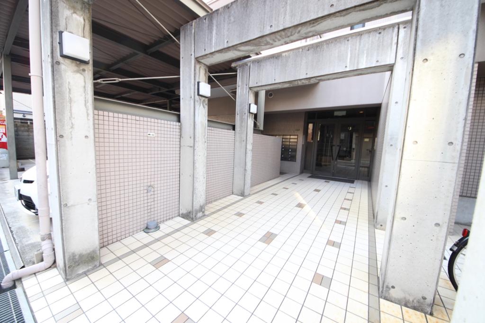 2/4 エントランス