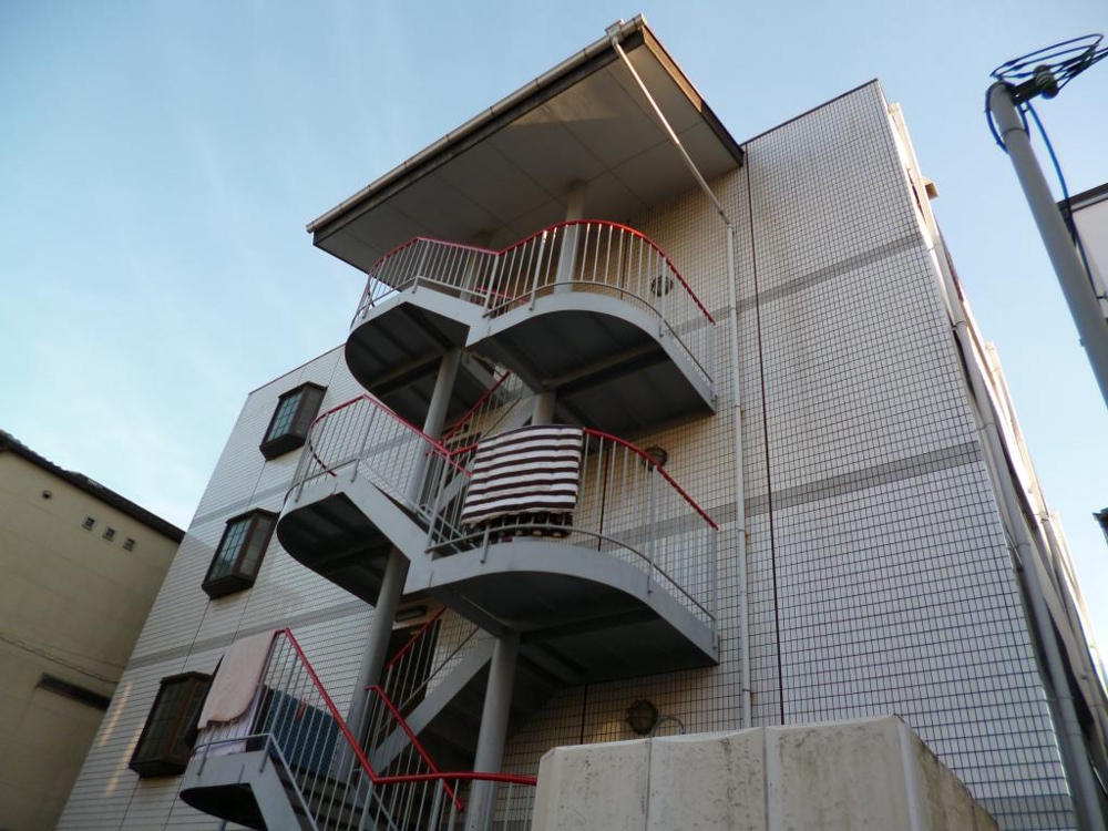 27/30 エントランス