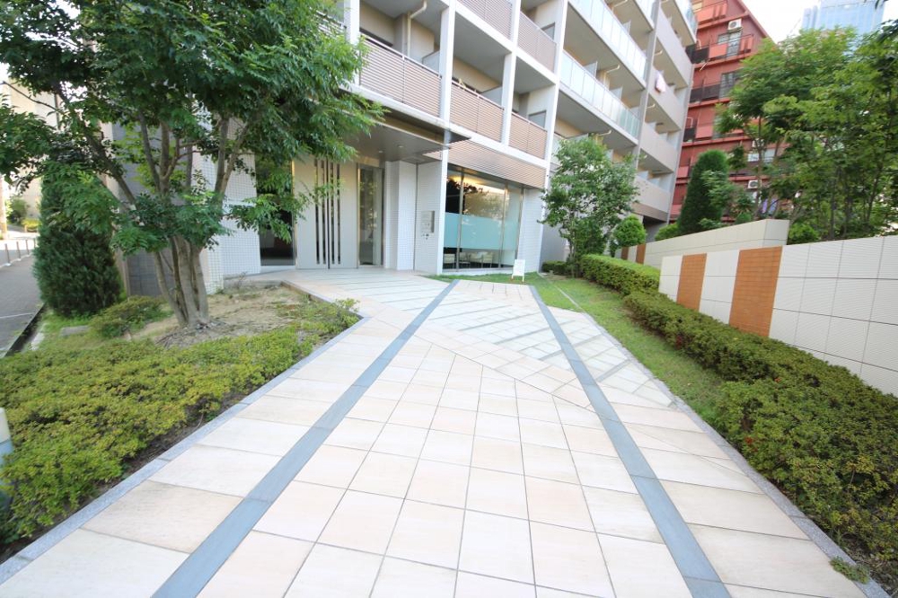 28/30 エントランス