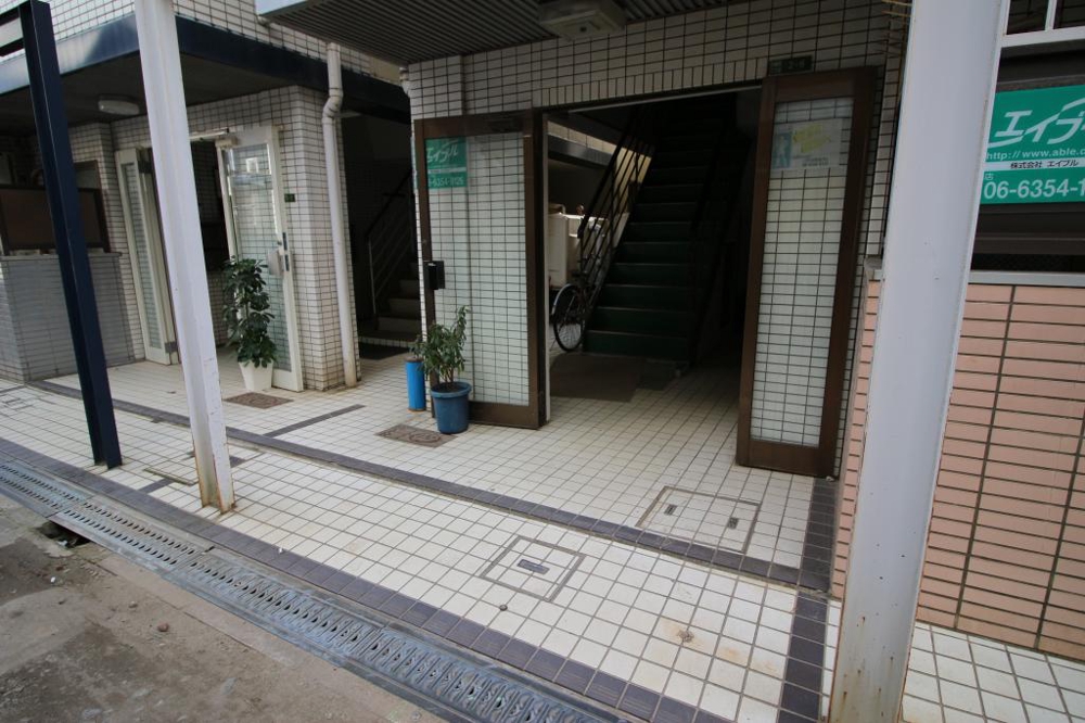 26/30 エントランス