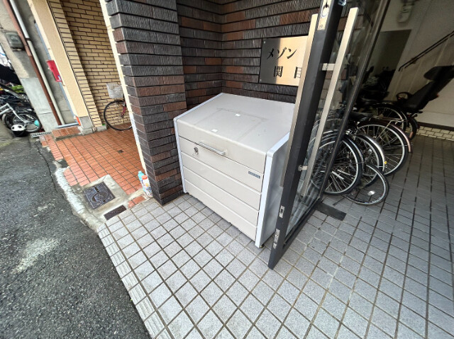 27/30 エントランス