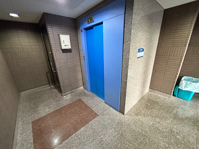 27/30 エントランス