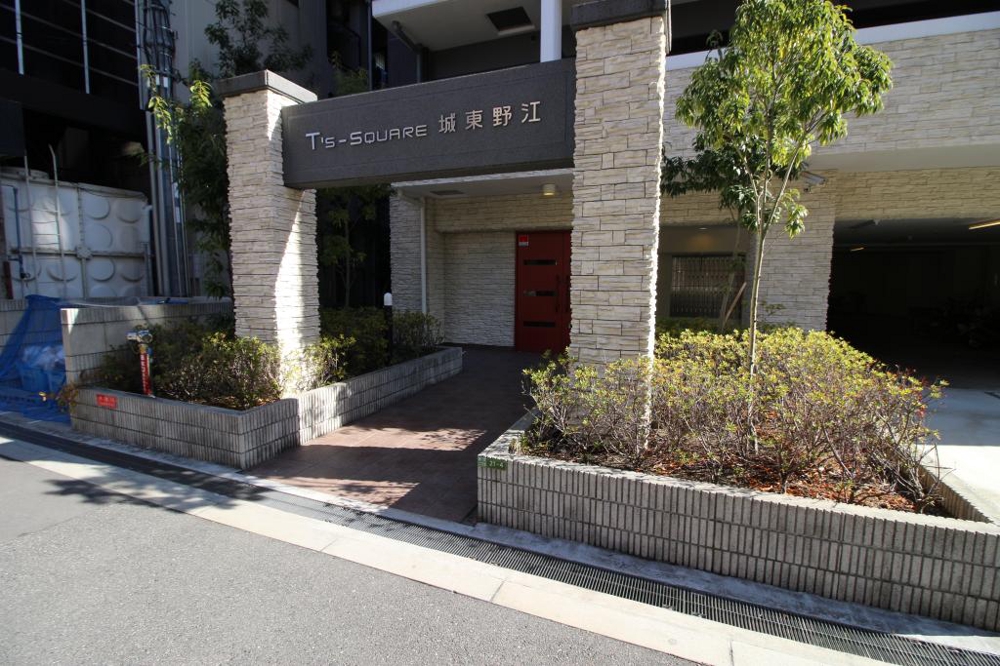 25/30 エントランス