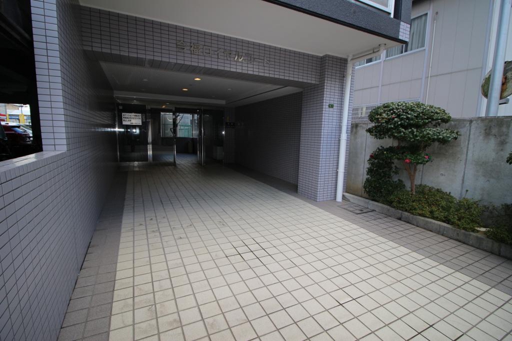 25/30 エントランス