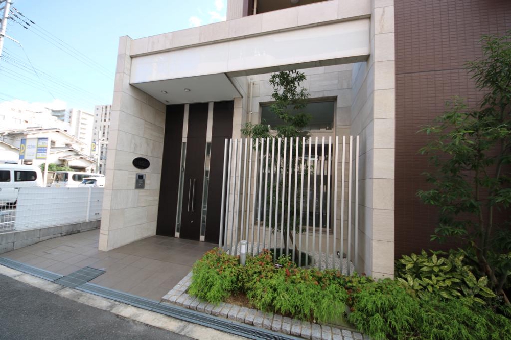 28/30 エントランス