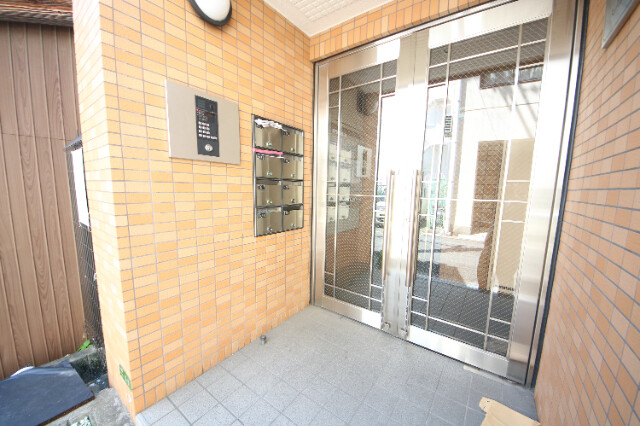 28/30 エントランス