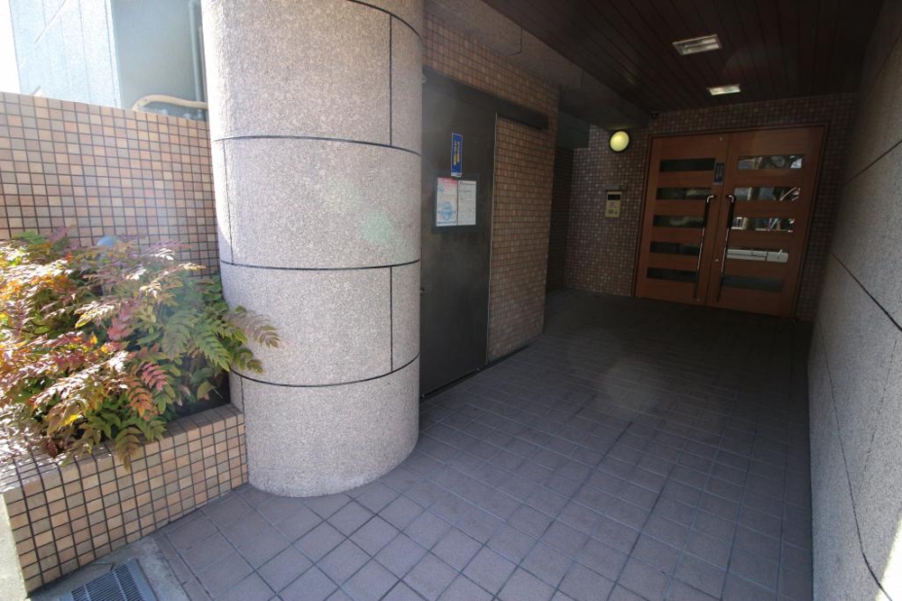 24/30 エントランス