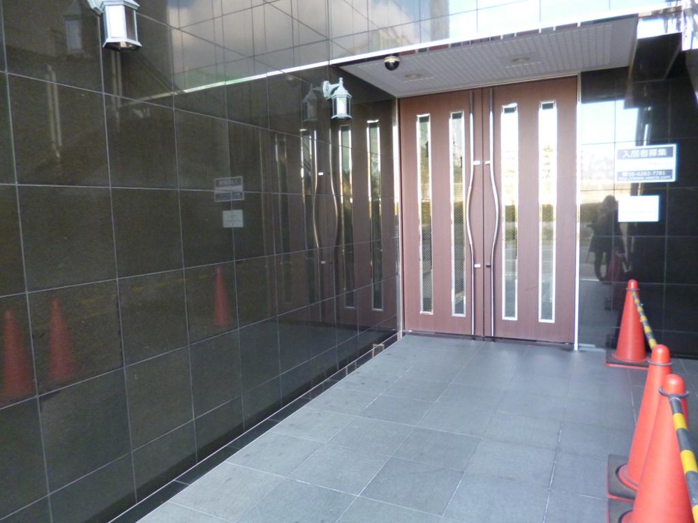 27/30 エントランス