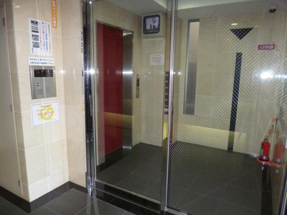 28/30 エントランス