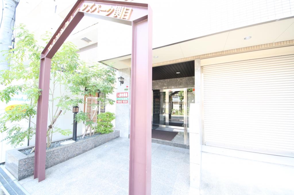 28/30 エントランス