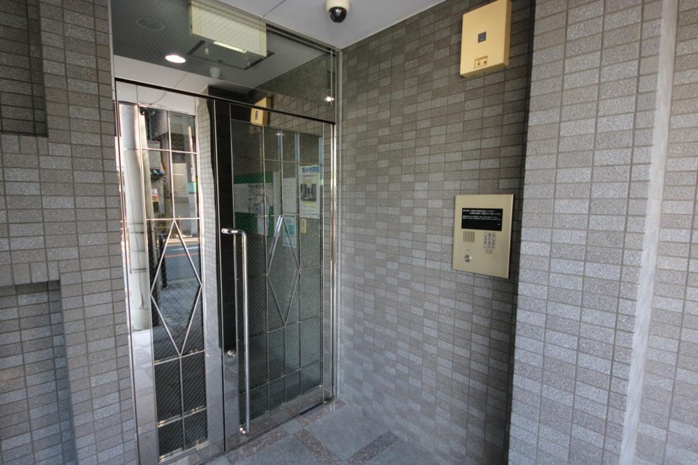 24/30 エントランス