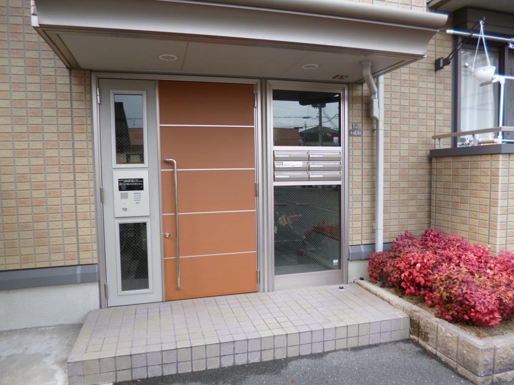 27/30 エントランス