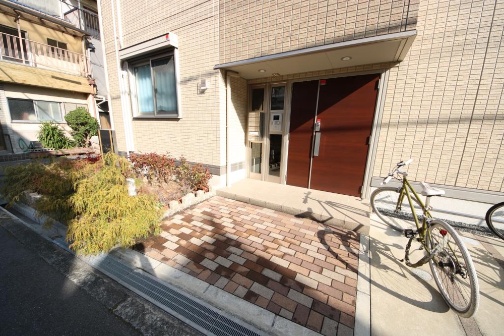 28/30 エントランス