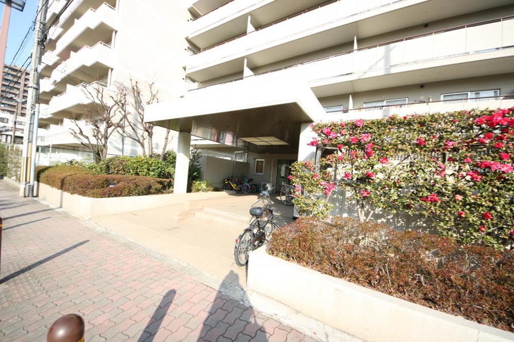 26/30 エントランス